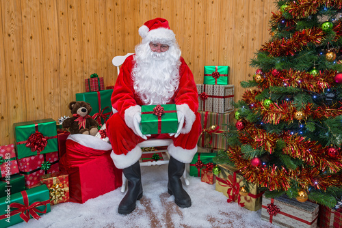 Εκτύπωση καμβά Santa Claus in a grotto giving you a gift.