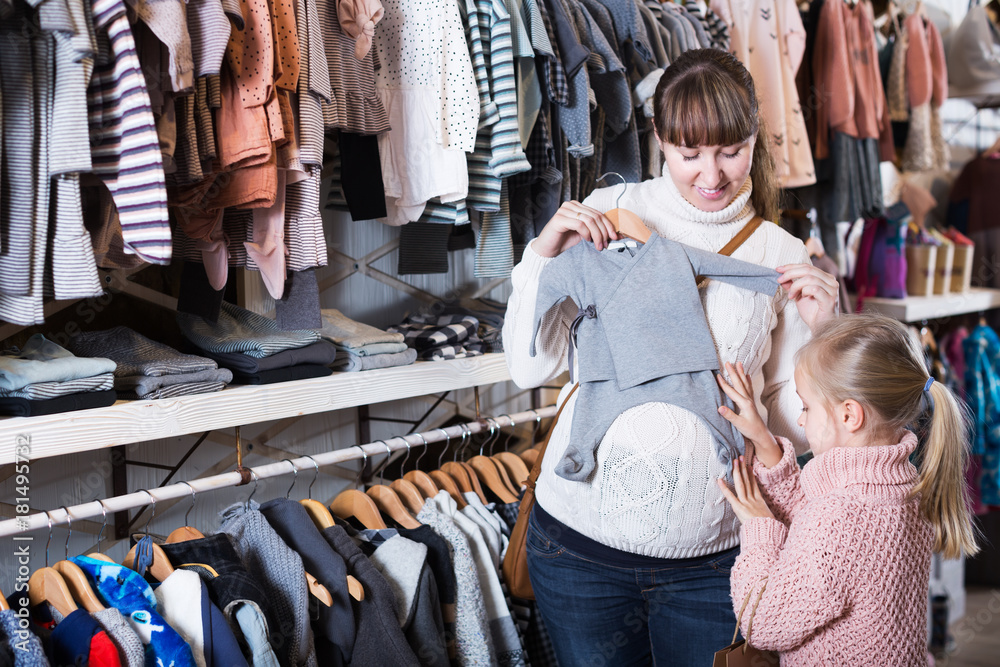 Fototapeta premium Family in baby’s cloths shop