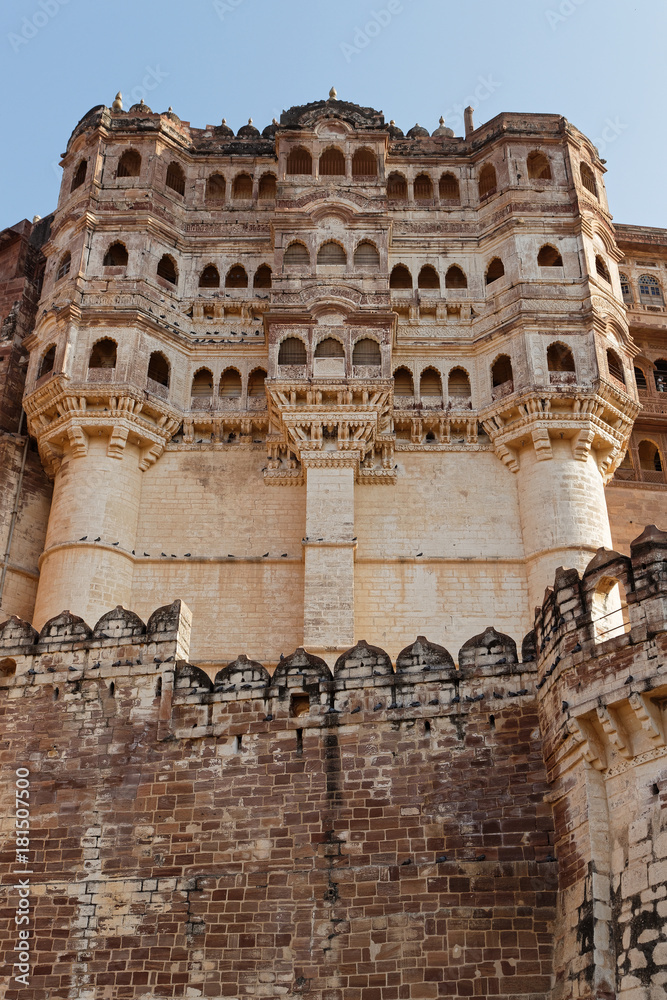 Naklejka premium Le fort de Jodhpur vu d'en-bas