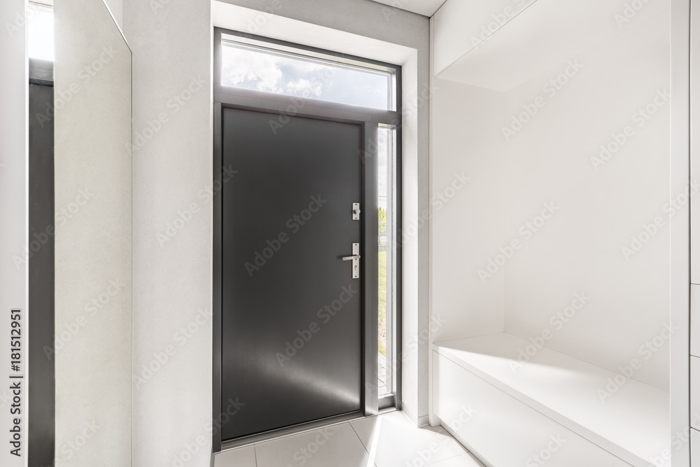 Obraz premium White entryway with gray door
