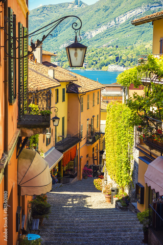 Fototapeta Naklejka Na Ścianę i Meble -  Picturesque and colorful old town street in Italian city of Bellagio