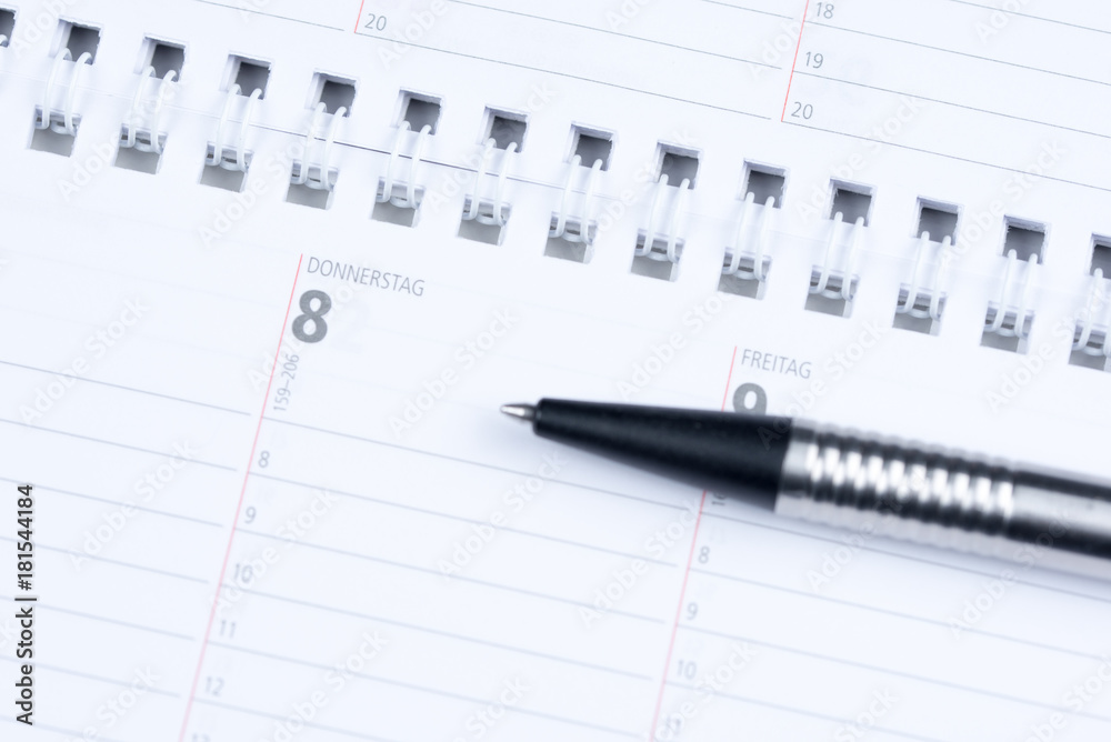 Kalender ohne Eintrag mit Stift - Textfreiraum Kalender ohne Eintrag mit Stift - Textfreiraum