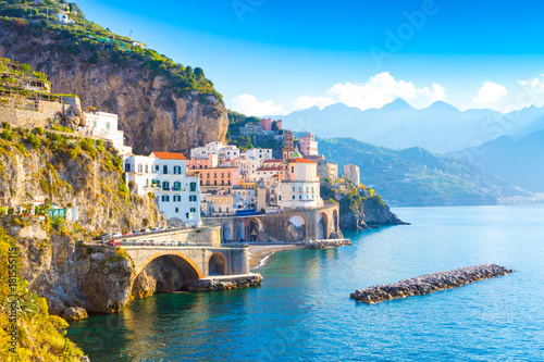 Canvastavla Morning view of Amalfi cityscape on coast line of mediterranean sea, Italy