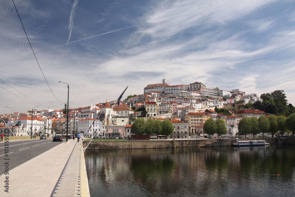 Portugal, vielle ville de Coimbra sur sa colline 