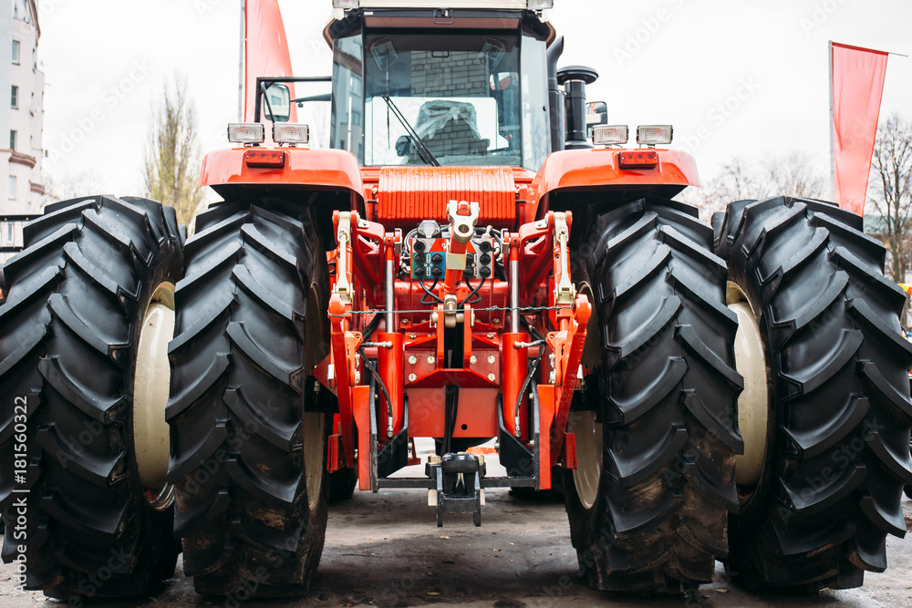 Obraz premium Modern Red Tractor with Big Wheels, Hydraulic hitch, lifting frame