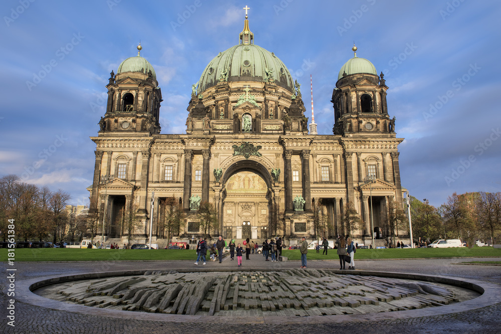 Obraz premium Berlin, Germany - November 2,2017 : view on Berlin Dome at the Museum island