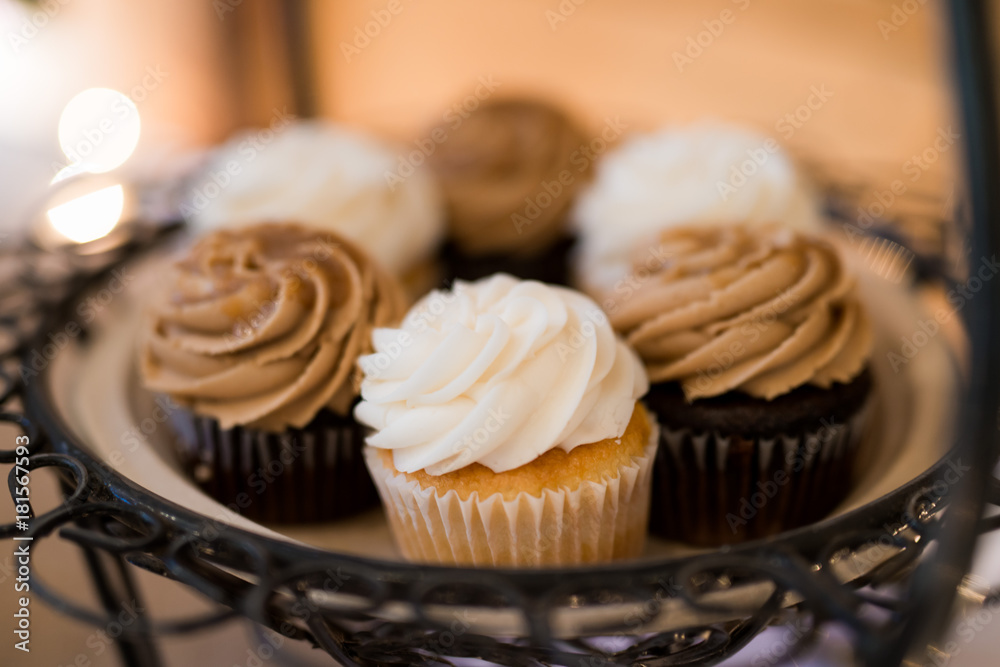 Chocolate and Vanilla Cupcakes Chocolate and Vanilla Cupcakes