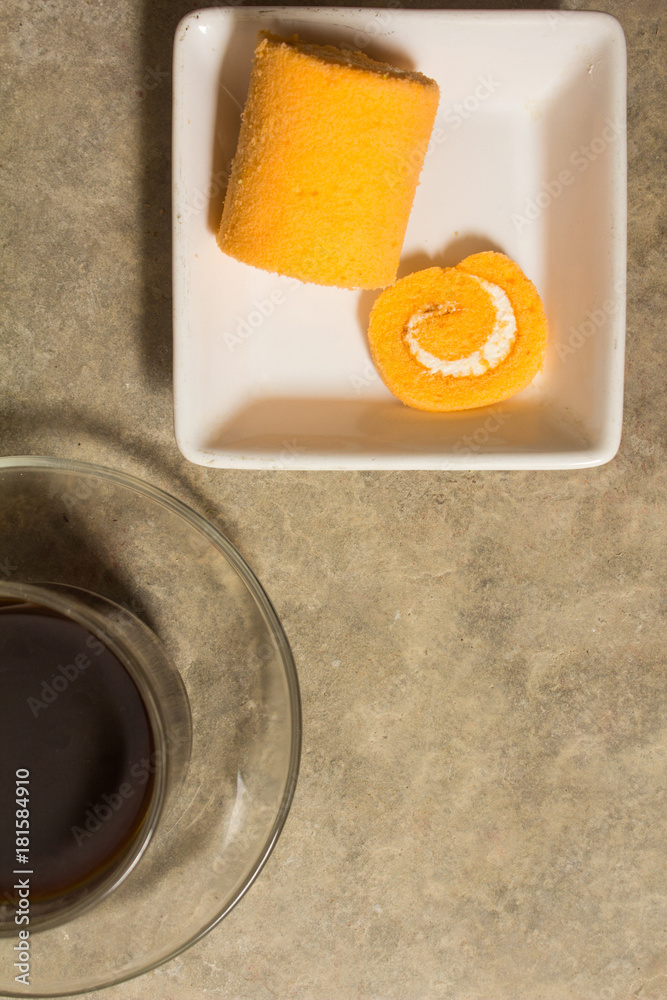 Obraz premium Roll a small cake with orange