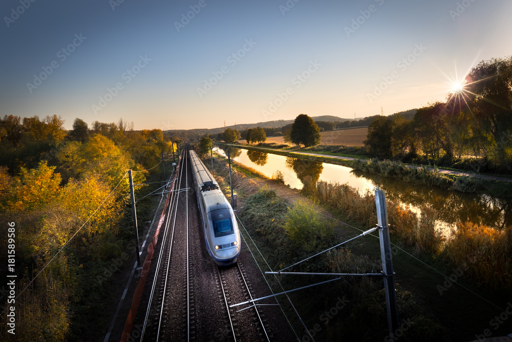 Naklejka premium Koncepcja transportu pociągów dużych prędkości