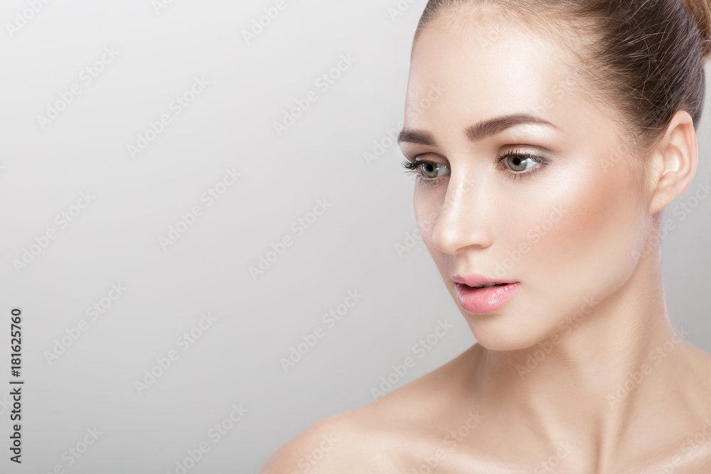 Fototapeta premium portrait of beautiful young woman