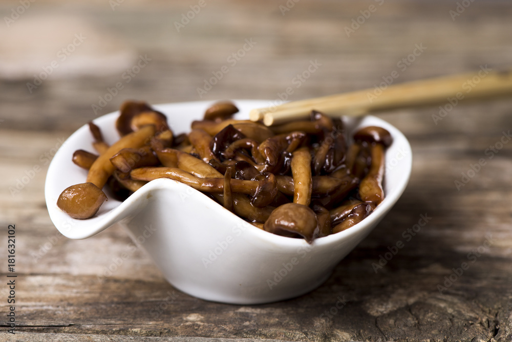 sauteed japanese bunapi-shimeji mushrooms sauteed japanese bunapi-shimeji mushrooms