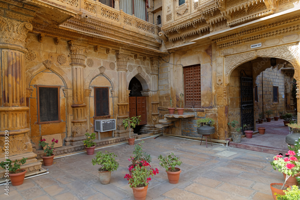 Fototapeta premium Cour de Mandir Palace, Résidence des Maharadjahs de Jaisalmer