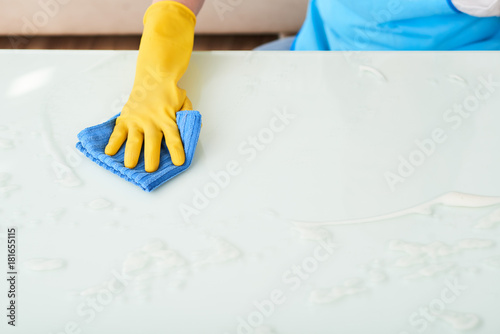 Cleaning table