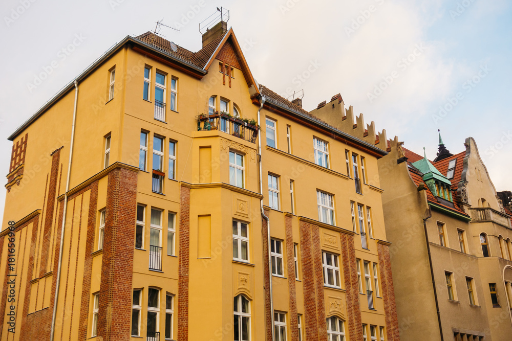 Fototapeta premium orange facaded residential house with brick details