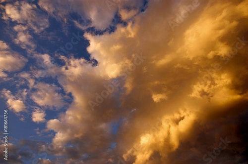 Traumhaftes Wolkengebilde © helmutvogler