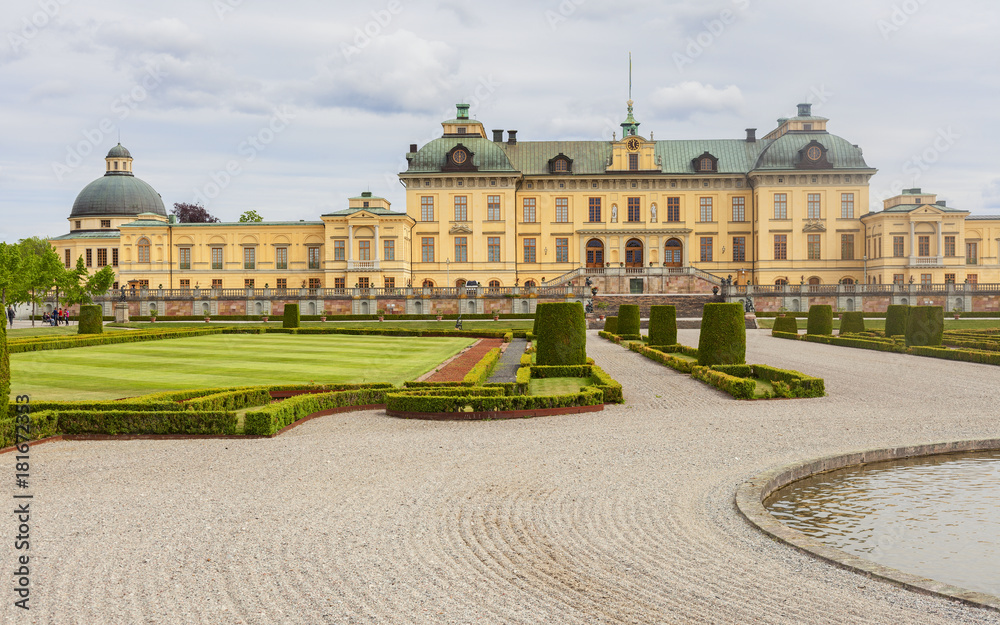 Obraz premium drottninghlom palace view in the city of Stockholm