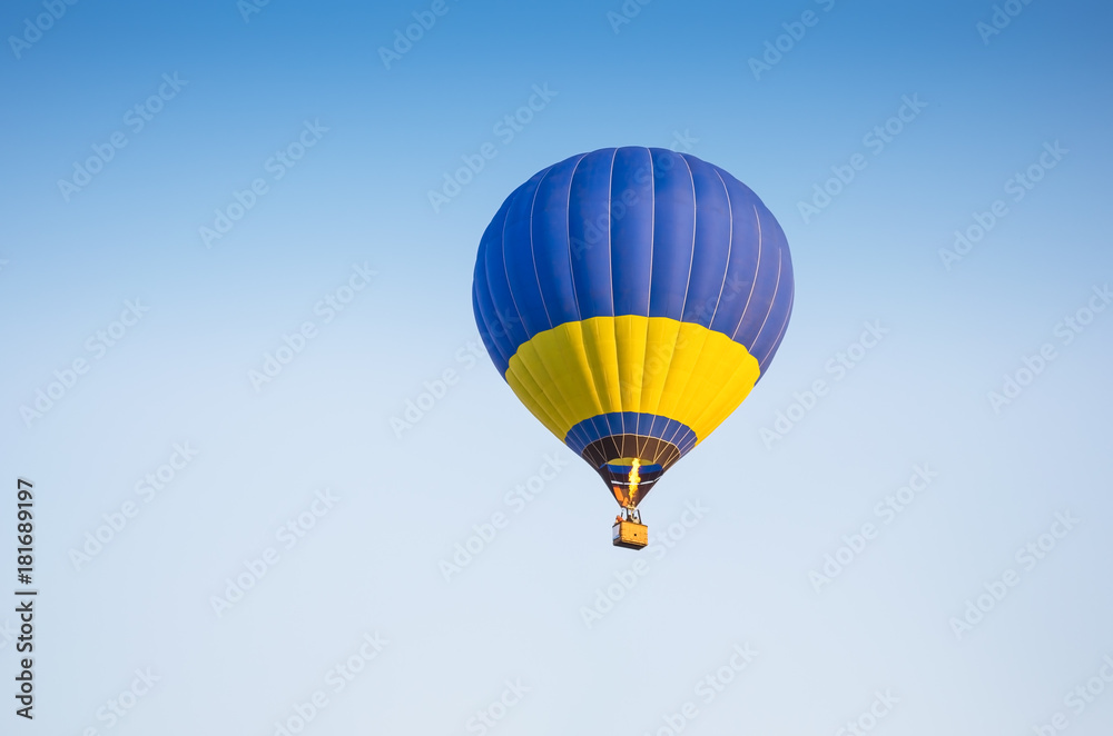 Naklejka premium Colorful of hot air balloon with fire and blue sky background