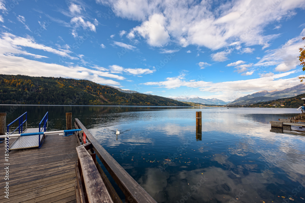 Obraz premium Millstatt lake (Millstaettersee) in the fall. Town of Millstatt am See, situated on the southern slope of the Gurktal Alps in the state of Carinthia, Austria.