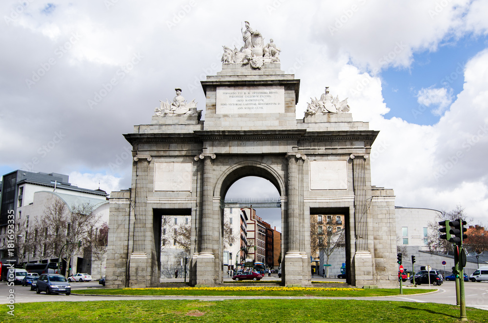 Obraz premium Front view of Puerta de Toledo, one of the top places to visit in Madrid (Spain)