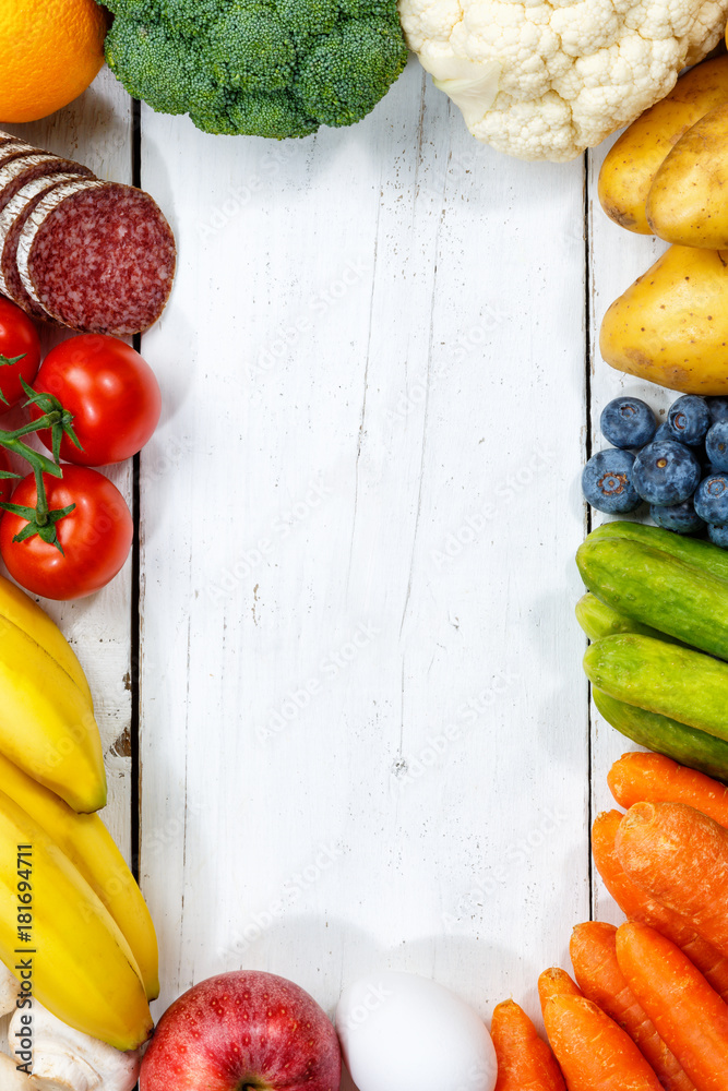 Obst und Gemüse Sammlung Lebensmittel Früchte essen kochen Rahmen  Hochformat Textfreiraum von oben Stock Photo | Adobe Stock