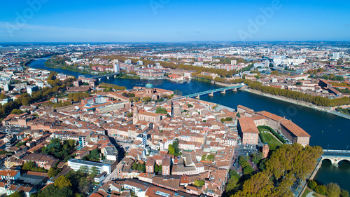 Photographie a  rienne du centre-ville de Toulouse
