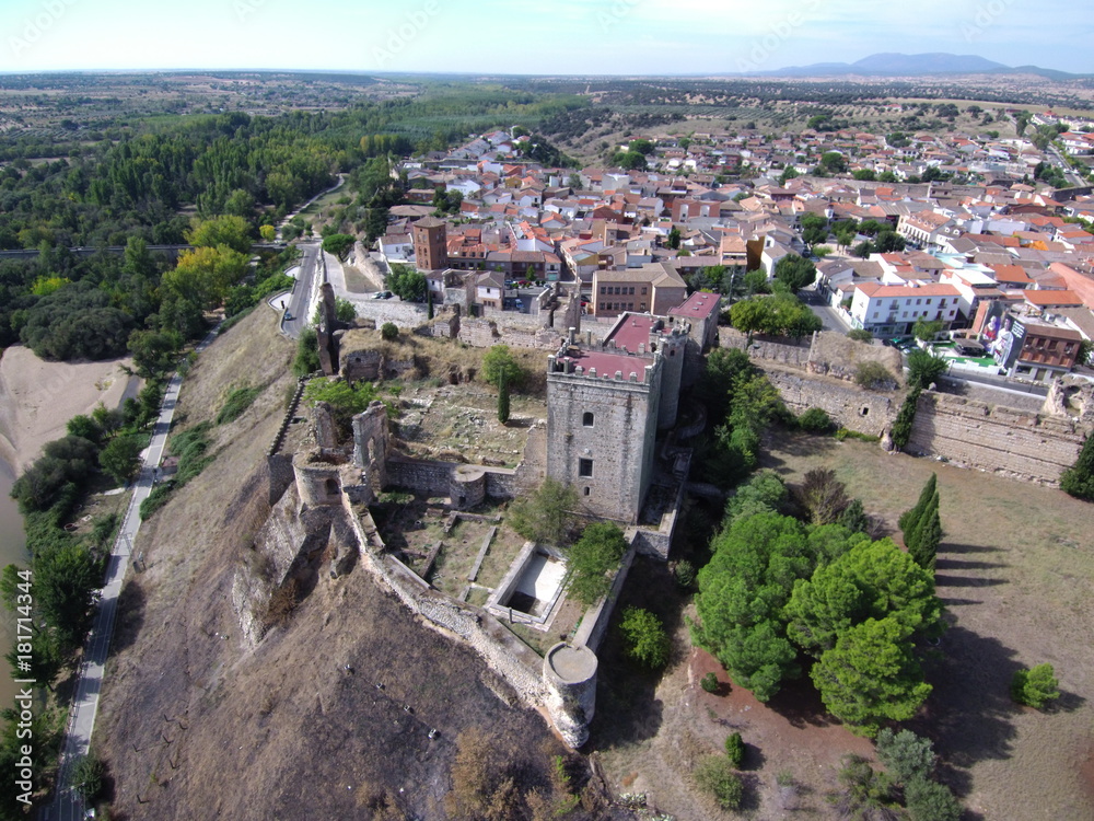 Escalona, pueblo de Toledo ( Castilla la Mancha, España) Fotografia aerea con drone