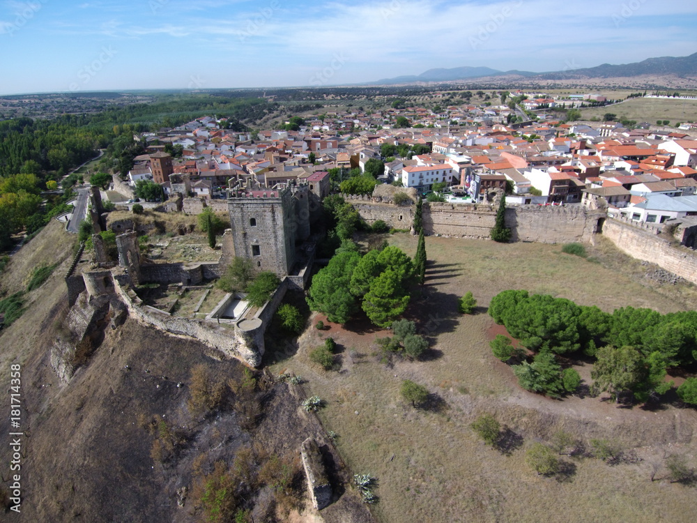 Escalona, pueblo de Toledo ( Castilla la Mancha, España) Fotografia aerea con drone