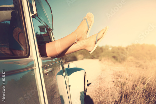 Obraz na płótnie Girl's legs in a car w salonie