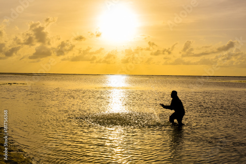 Man silhouette on sunrise over the sea ocean waves in Maldives © midobun2014