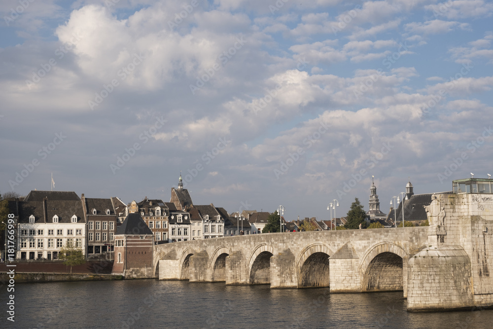 view op het centrum van Maastricht