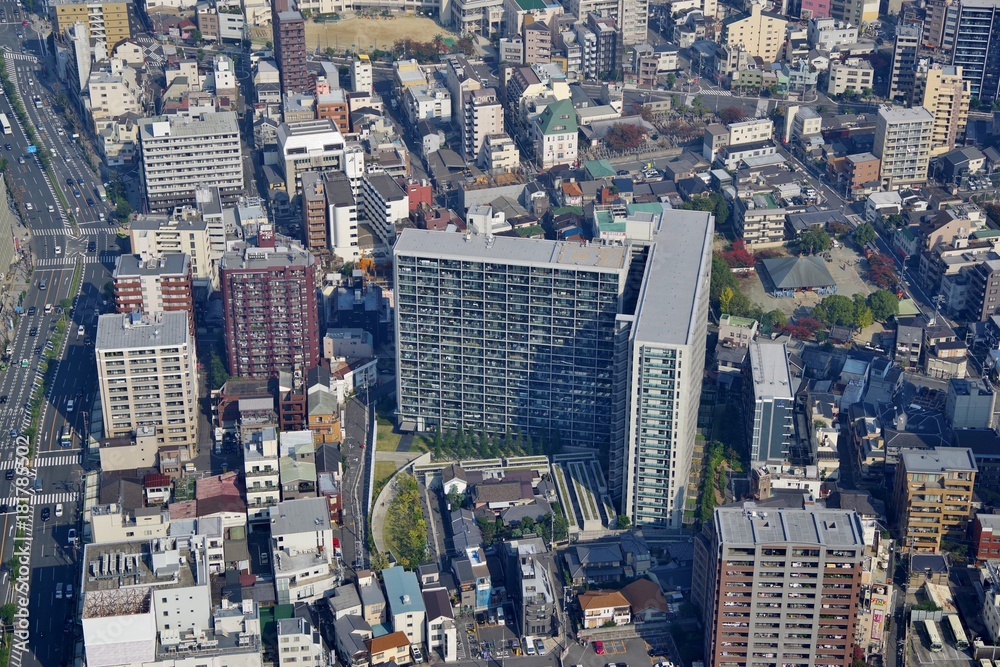 日本の都市の高層マンション