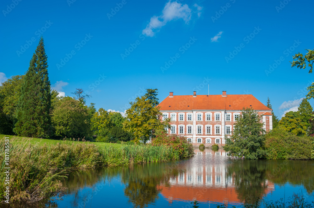 Obraz premium Herrenhaus von Gut Güldenstein bei Harmsdorf