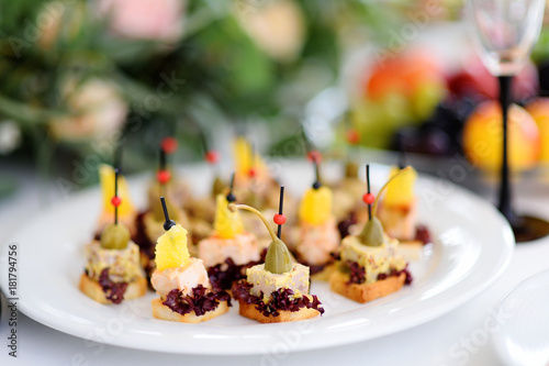 Slika na platnu Plates with assorted appetizers on an event party or dinner.