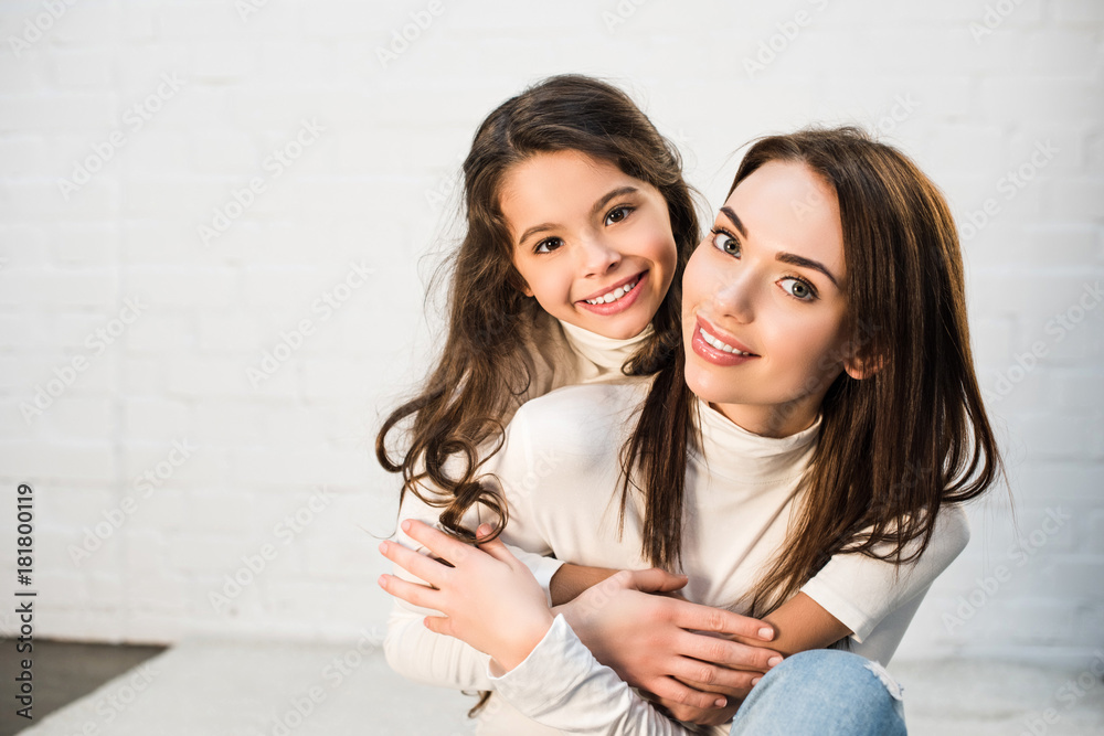 Fotografie Daughter hugging mother