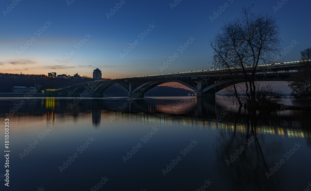 Fototapeta premium Bridge Metro in Kyiv at the sunset