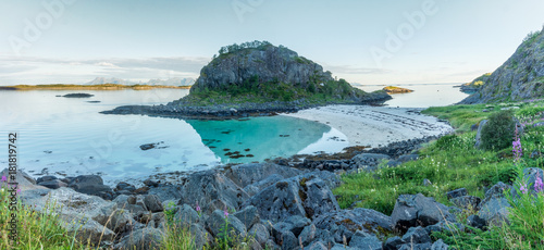 Fényképezés Rocky shore and a sandy beach near theTrollskarholmen islet, Lofoten, Norway