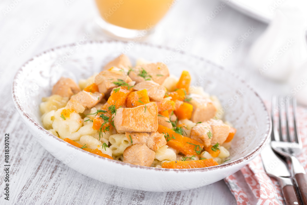 Braised chicken meat with carrot in sauce and pasta