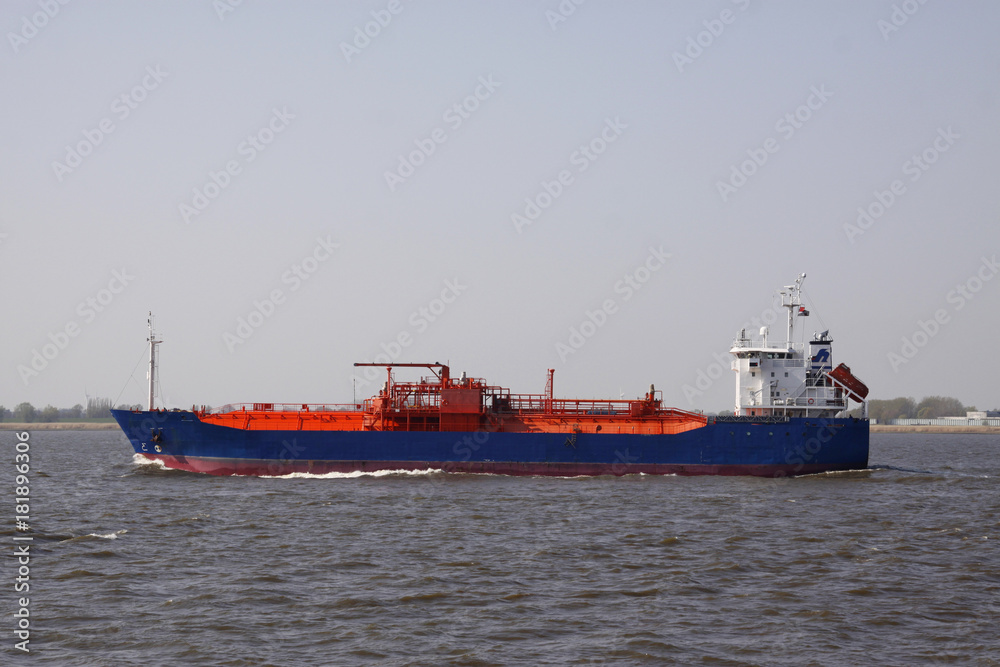  Frachtschiff auf der Elbe, Hamburg, Deutschland, Europa