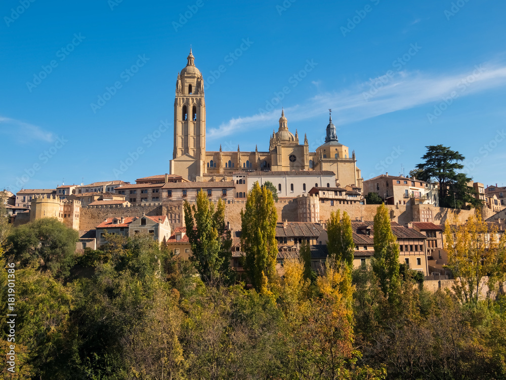 Vista panoramica de la ciudad de Segovia, con su catedral