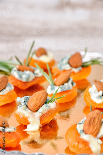 Sun-dried apricots with gorgonzola and almonds