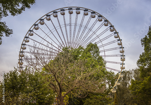 Ferris wheel in atraction park © Chris Willemsen 