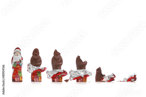 Weihnachtsmann aus Schokolade wird gegessen