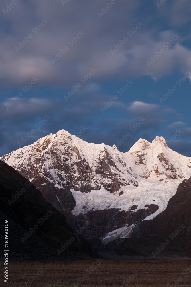 Fototapeta premium Sunrise Cordillera Huayhuash