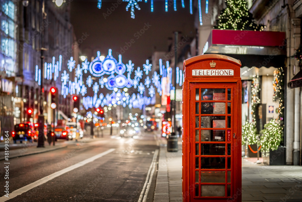 Fototapeta Budka telefoniczna w Londynie w czasie świąt Bożego Narodzenia