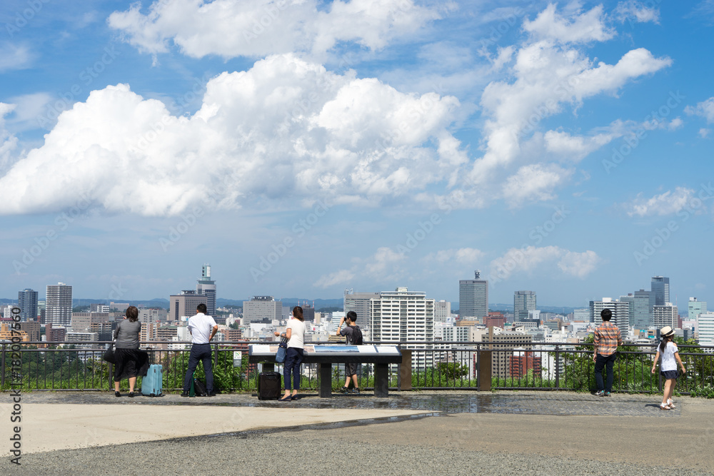 Fototapeta premium 青葉城址の展望広場から見る仙台市街のイメージ