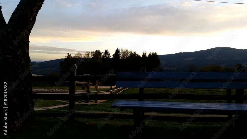 Sitzgelegenheit mit Ausblick auf die Steiermark Sitzgelegenheit mit Ausblick auf die Steiermark