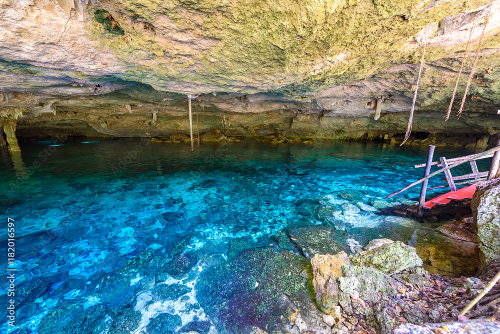 Fototapeta premium Cenote Dos Ojos in Quintana Roo, Mexico. People swimming and snorkeling in clear water. This cenote is located close to Tulum in Yucatan peninsula, Mexico.