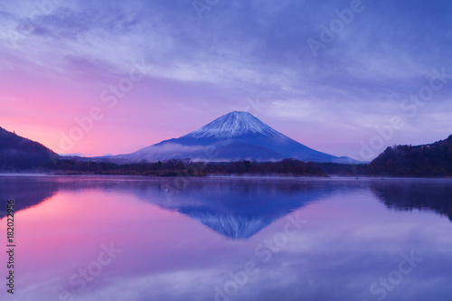 朝の富士山 © akira1201