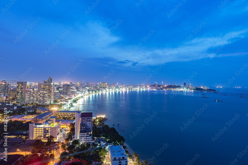 Fototapeta premium View of pattaya city beach at Pratumnak,Pattaya city is famous about sea sport and night life entertainment, Pattaya,Thailand.