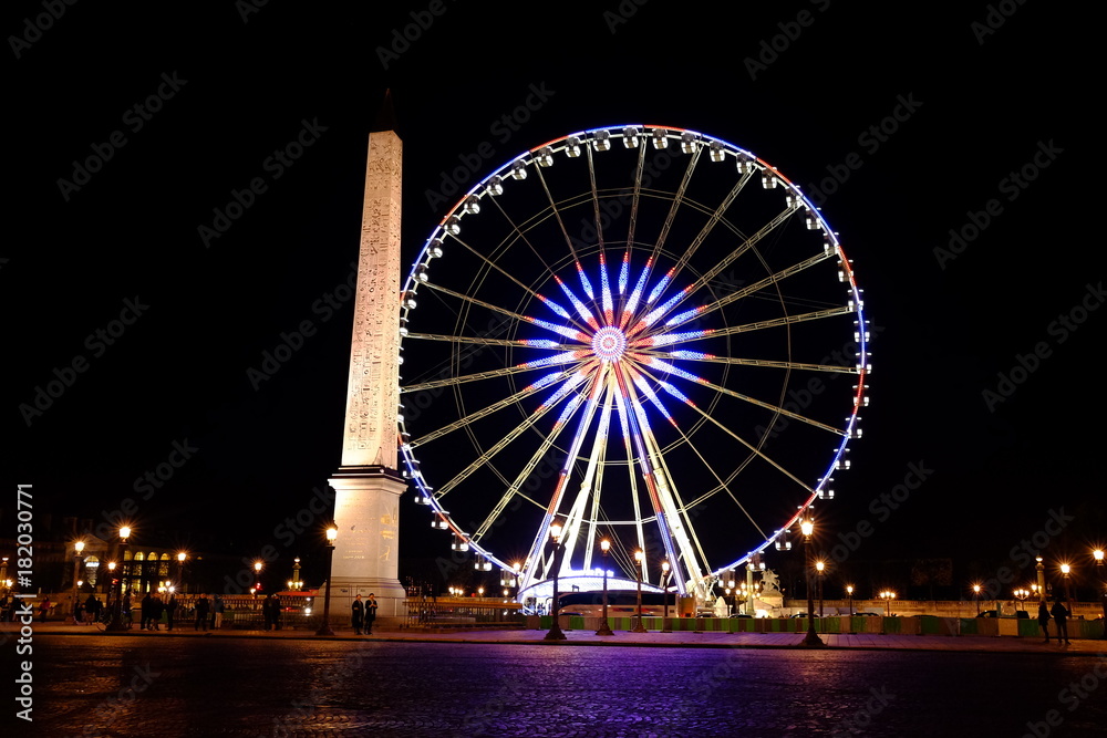 la vue nocturne à Paris, France